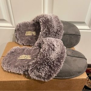 Jessica Simpson fuzzy slippers